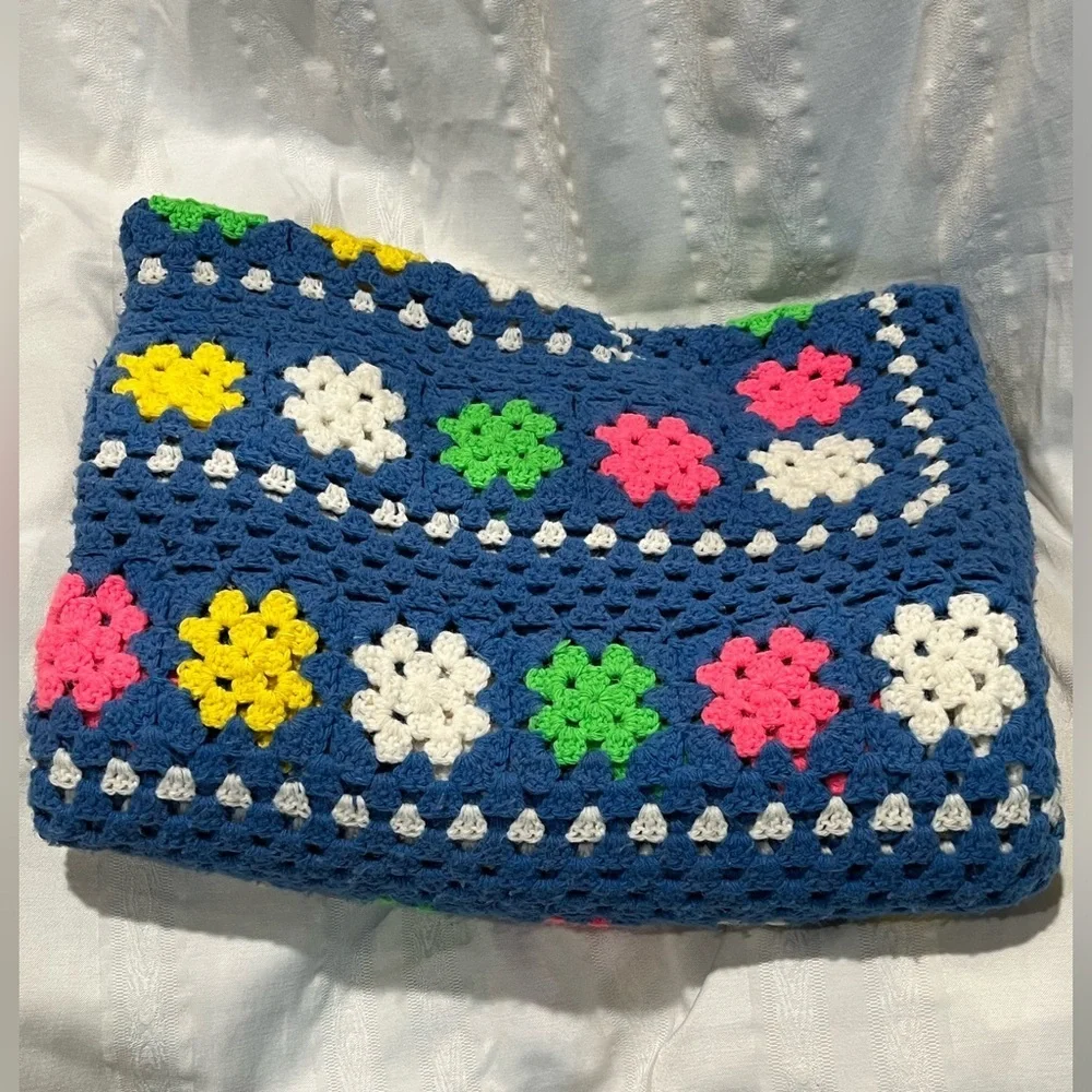 VINTAGE GRANNY SQUARE CROCHET BLANKET, AFGHAN, HANDMADE, BLUE MULTICOLORED 60x72